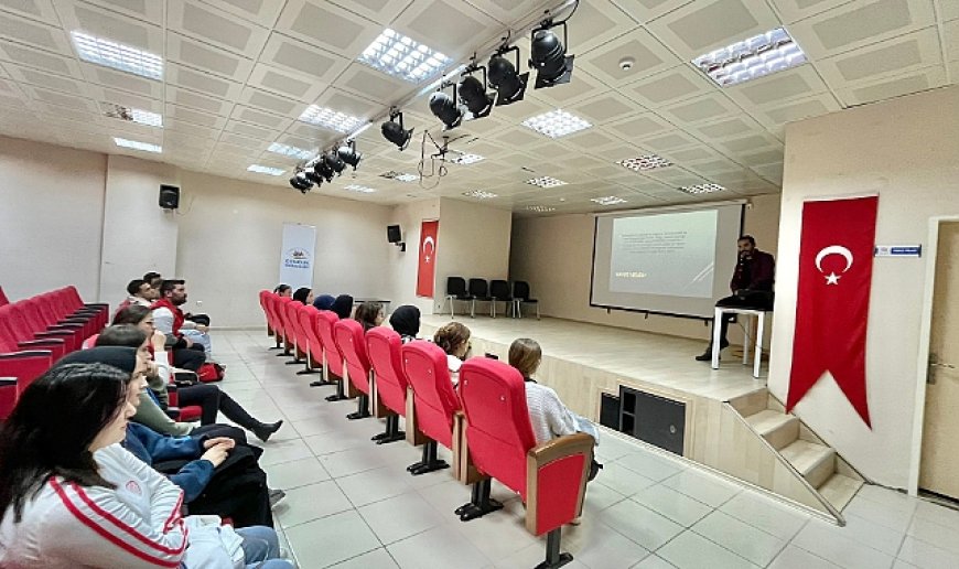 Gençlik Merkezi'nde sınav kaygısı üzerine sohbet