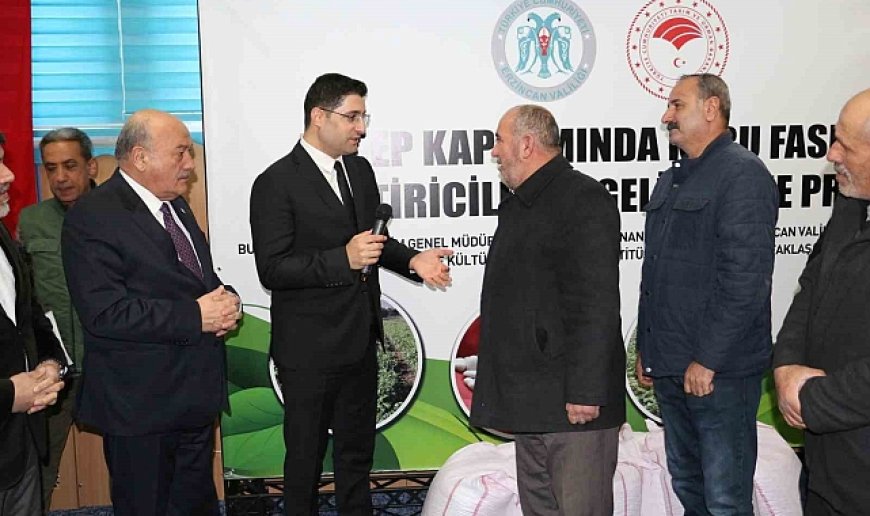 Erzincan'da çiftçilere yerli ve milli tohum dağıtıldı