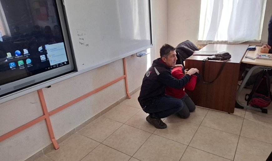 Öğrencilere yönelik afet eğitimleri devam ediyor