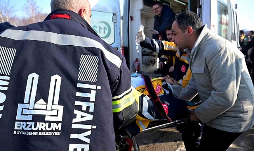 Erzurum'da ambulanslarında karıştığı trafik kazası: 9 yaralı