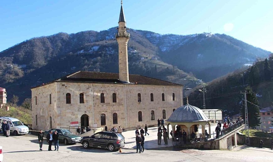 3 kuşaktır bu caminin imamları aynı aileden