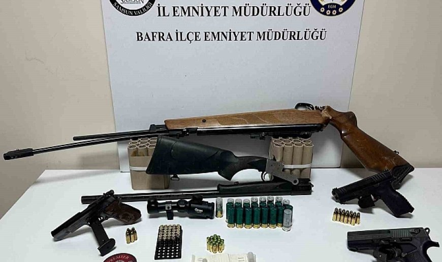 Balkondan silahla ateş açan şahsın evinde çok sayıda silah ele geçirildi