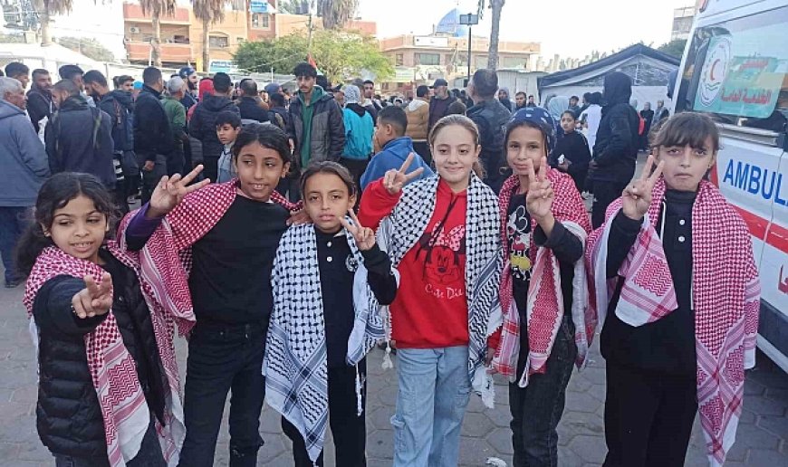 Gazze'de Filistinliler ateşkes coşkusuyla sokaklara döküldü