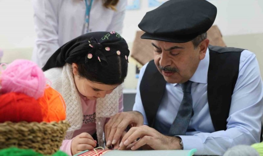 Milli Eğitim Bakanı Tekin: "Biz çocuklarımız adet ve gelenekleri öğrensinler istiyoruz"