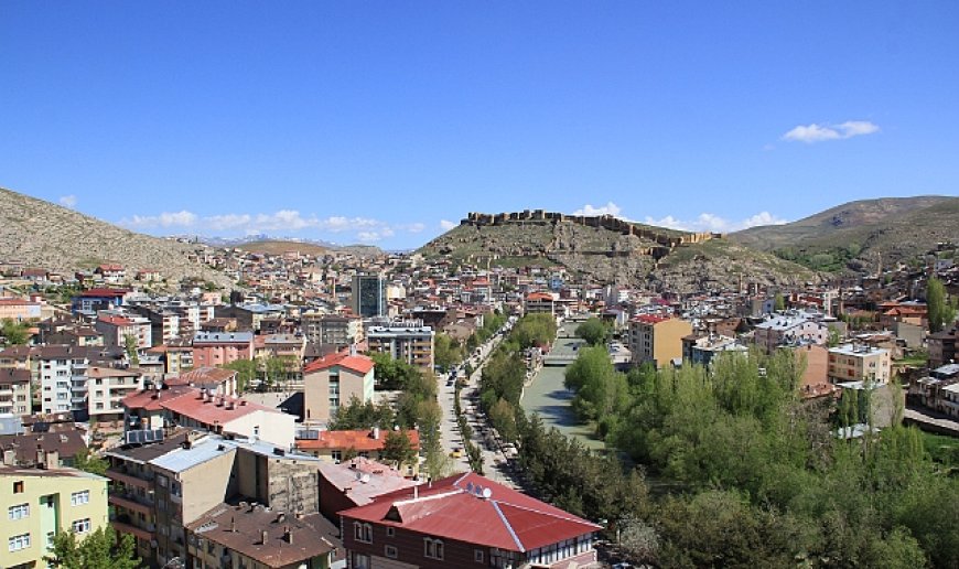 Her şeye rağmen mutluyuz!