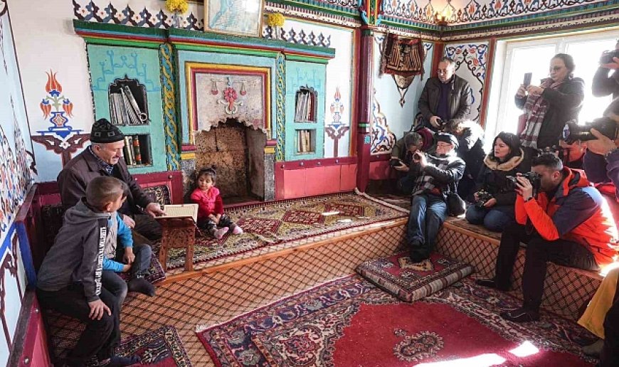 Fotoğraf tutkunları Gümüşhane'de tarihi dokuyu kadrajlarına yansıttı