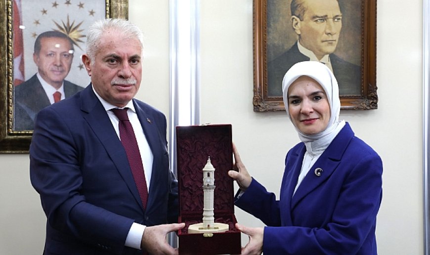 Bakan Göktaş, belediyeyi ziyaret etti