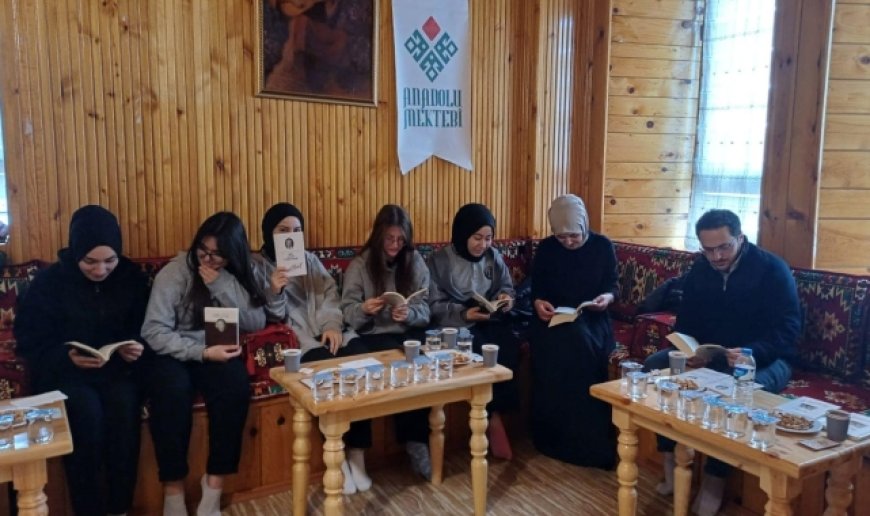 Bayburt'ta 'Anadolu Mektebi Yazar Okumaları' toplantısı gerçekleştirildi