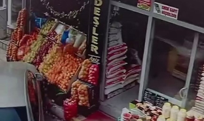 Elazığ'da otomobil manav tezgahına çarptı