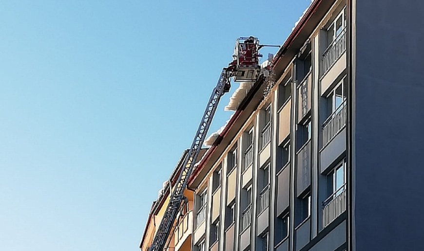 İtfaiye çatılardaki mesaisini sürdürüyor