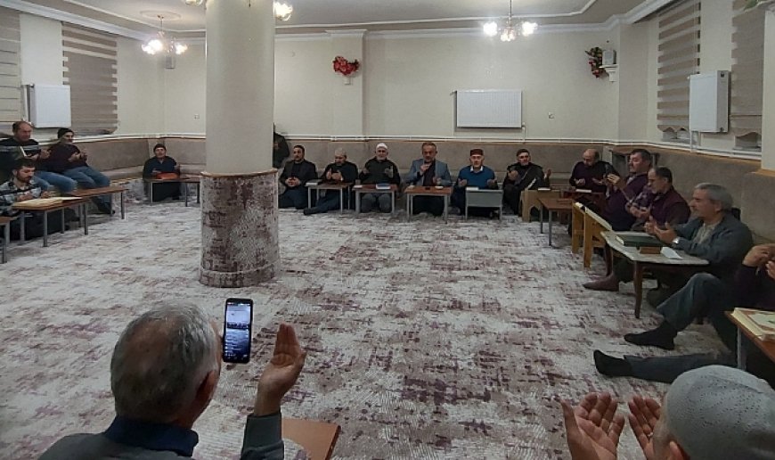 Mahalle odalarında hatim okunuyor