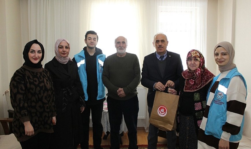 Evlilikte 25'inci yılını dolduran aileler ziyaret edildi