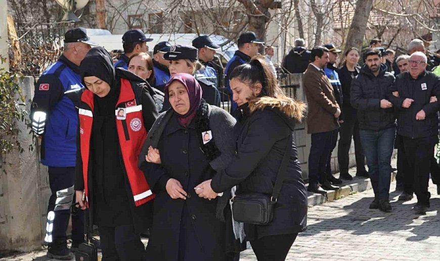 Şehit Polis Memuru Onur Şirin, Isparta'da son yolculuğuna uğurlandı