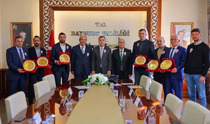Vergi rekortmenleri ödüllendirildi