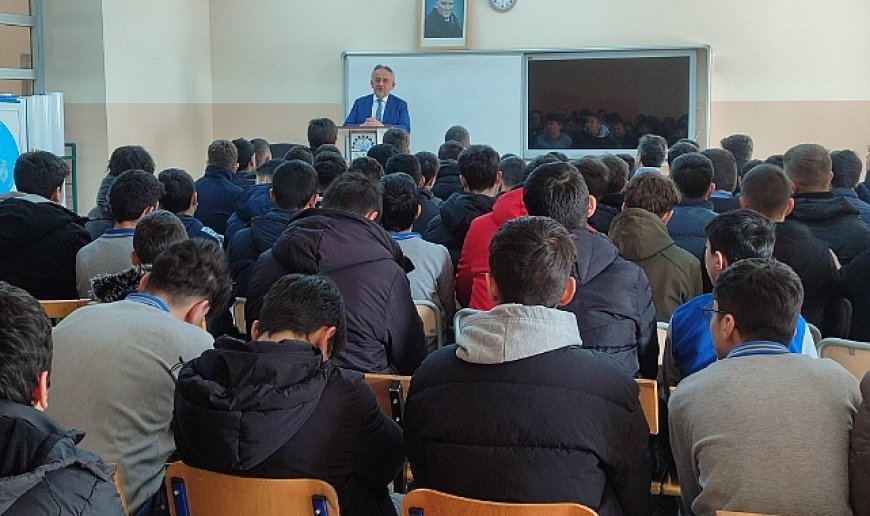Lise öğrencilerine yönelik söyleşi yapıldı