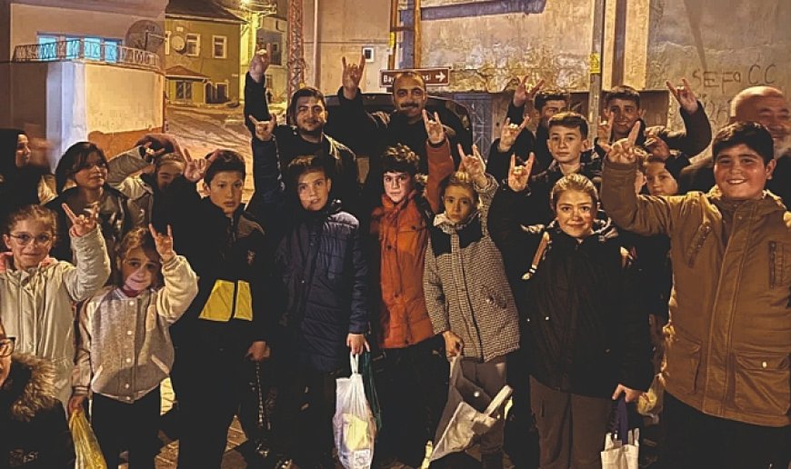 AK Gençlik ve Ülkü Ocakları’da ‘onbeşi’ için sokaklardaydı