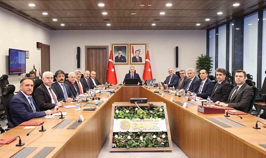 Bakan Yerlikaya sokak hayvanları ile ilgili video konferansa katıldı