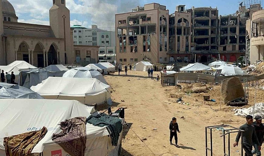 Gazze'de yerinden edilenler Gazze İslam Üniversitesi'ne sığındı