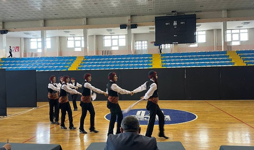 Bayburt Ortaokulu Halk oyunları ekibi Türkiye finallerinde