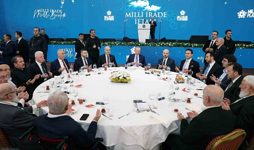 Cumhurbaşkanı Erdoğan: "Cumhuriyeti kurmakla övünen bir partinin genel başkanı çıkıyor resmen siyasi mandacılık talep ediyor"