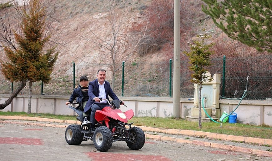 Valilik konutunun minik konukları