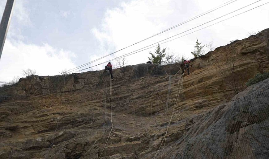 Gümüşhane'de heyelanlı bölgede temizleme çalışmaları tamamlandı