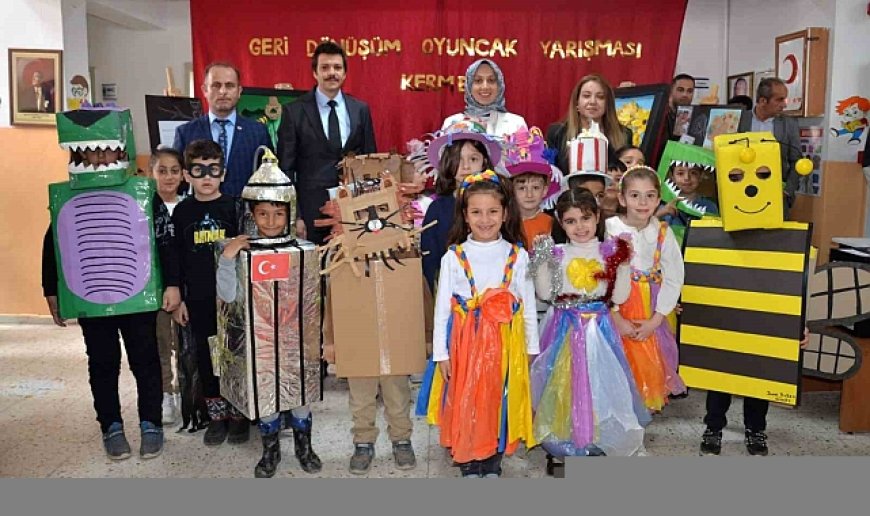 Tercan'da geri dönüşüm oyuncak yarışması düzenlendi