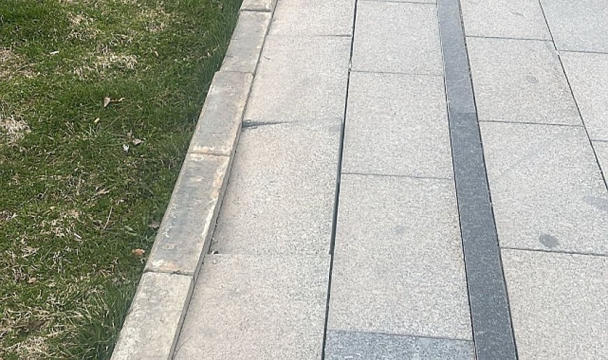 Kaldırım ve yollar bakım bekliyor
