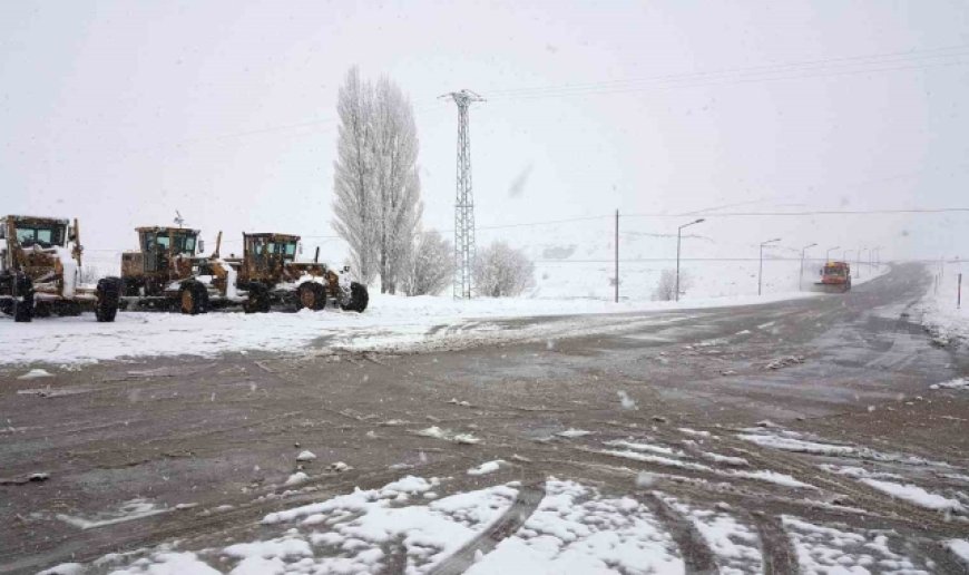 Erzincan'ın yüksek kesimlerinde kar yağışı aralıklı sürüyor