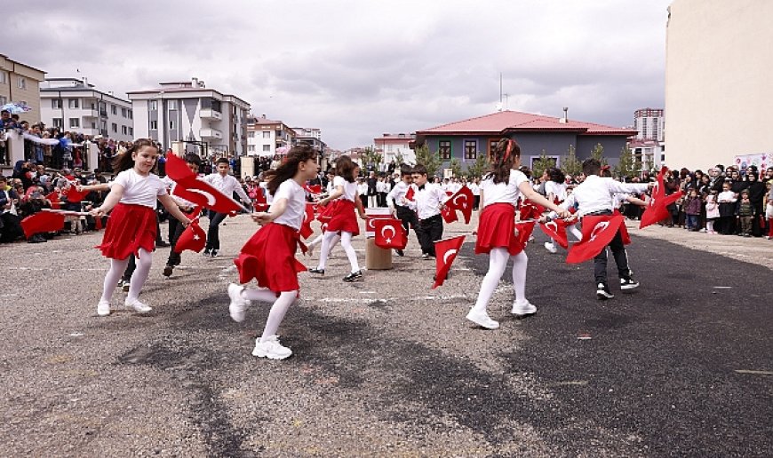 Bayburt'ta 23 Nisan coşkusu...