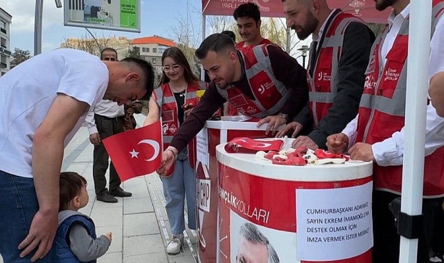 CHP’nin imza kampanyası caddeye taşındı