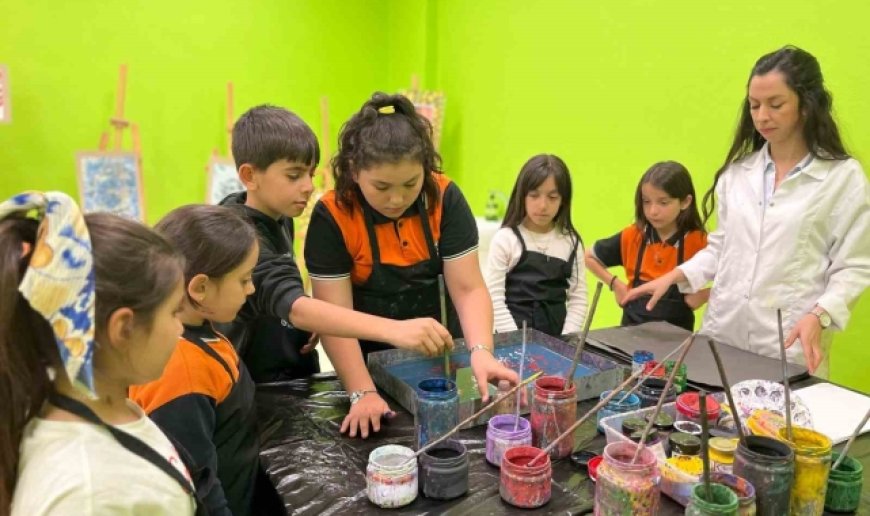 "Ebru Sanatı" gençlerle can buluyor