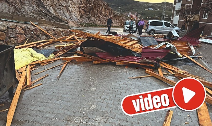 Fırtına çatıları uçurdu! Araçlar zarar gördü