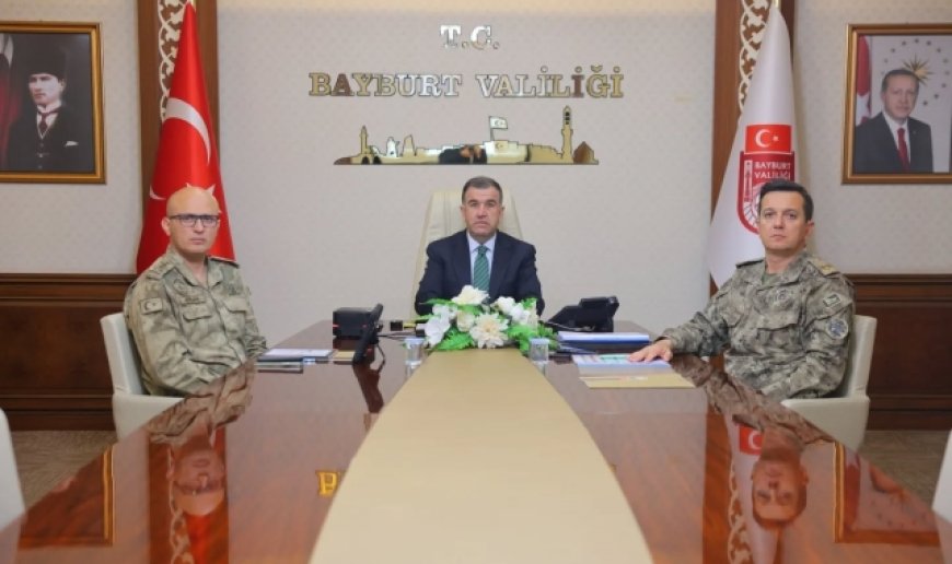 Vali Eldivan VKS üzerinden yapılan Asayiş ve Güvenlik Toplantısı'na katıldı