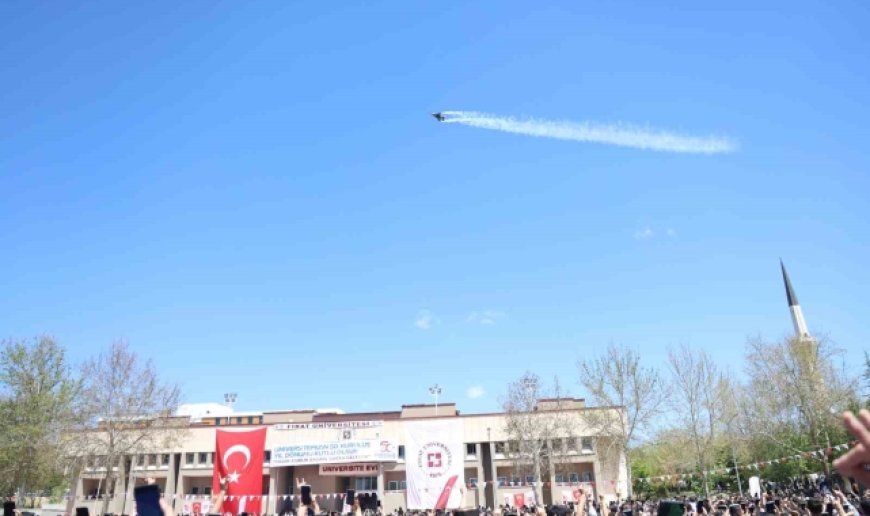 Elazığ'da SOLOTÜRK gösterisi nefes kesti