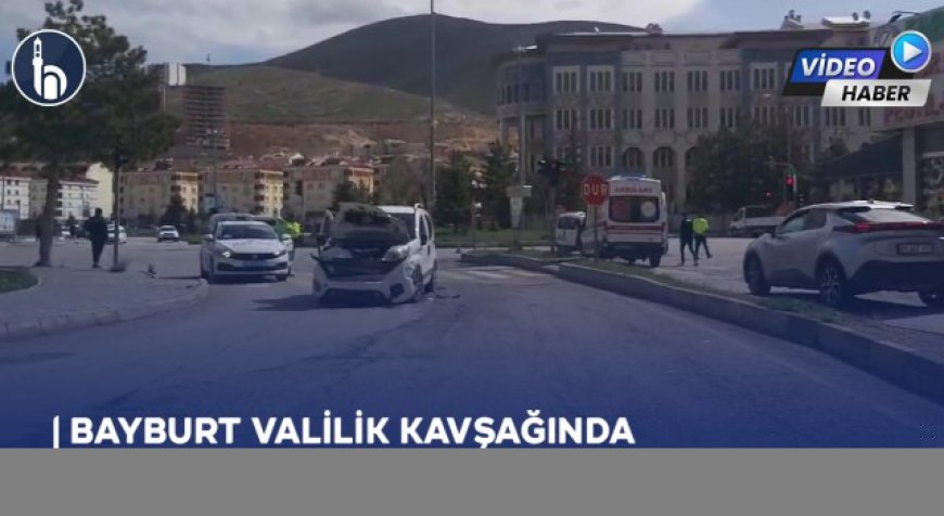 Bayburt Valilik Kavşağında Kırmızı Işık İhlali Kazaya Neden Oldu!