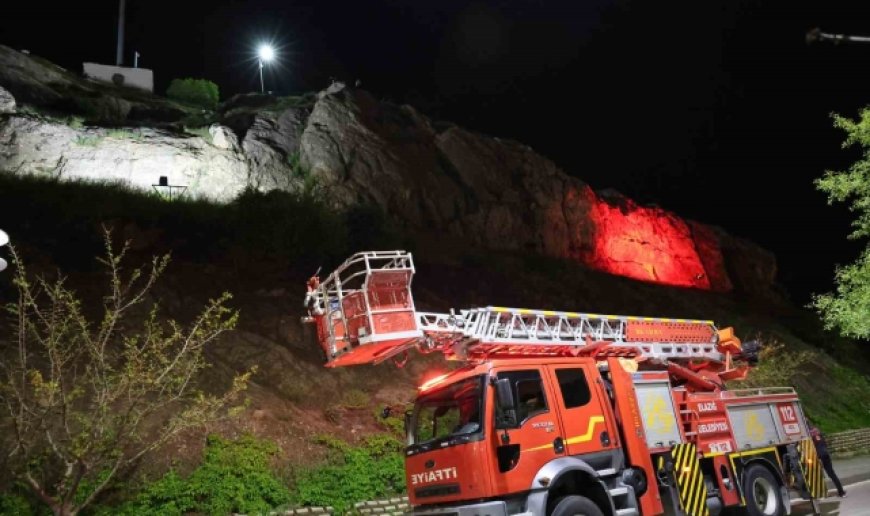 Elazığ'da kayalıklara çıkarak atlamak isteyen şahsı ekipler ikna etti
