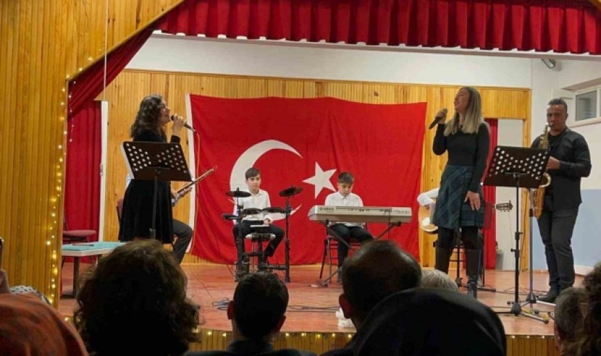 Erzincan'da öğretmenler oluşturdukları koro ile konser verdi
