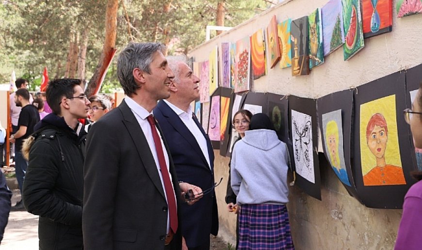 Öğrencilerin projeleri Bilim Fuarı'nda sergilendi