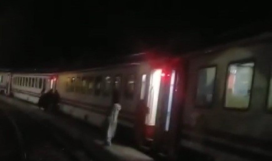Erzincan'da heyelan nedeniyle Doğu Ekspresi İliç Tren Garında bekletiliyor