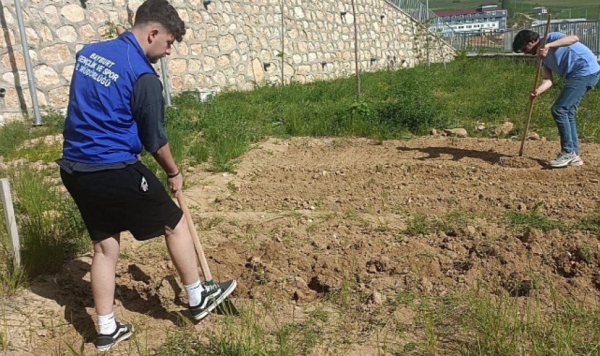 Bayburt Erkek Yurdu’nda hobi bahçesi yapıldı