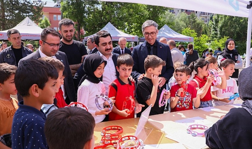 'Bilimin Işığında Bayburt Bilim Şenliği' başladı