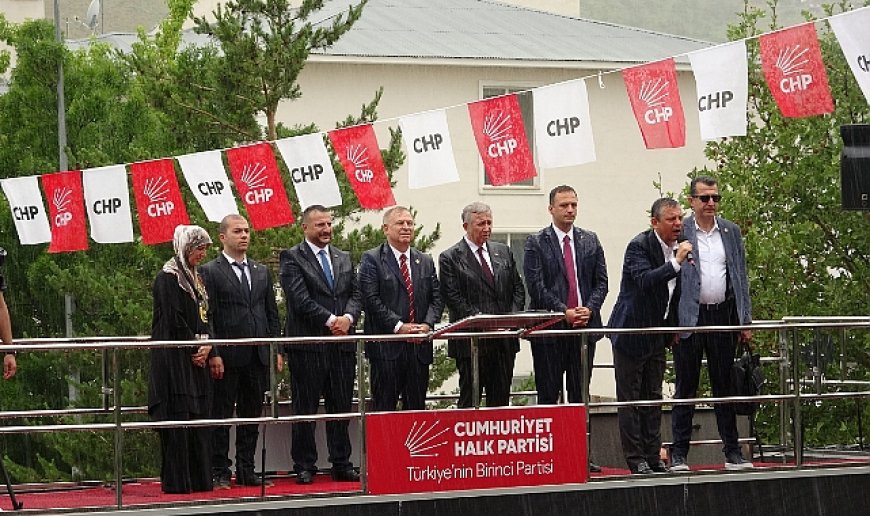 CHP'den yağmur altında coşkulu miting
