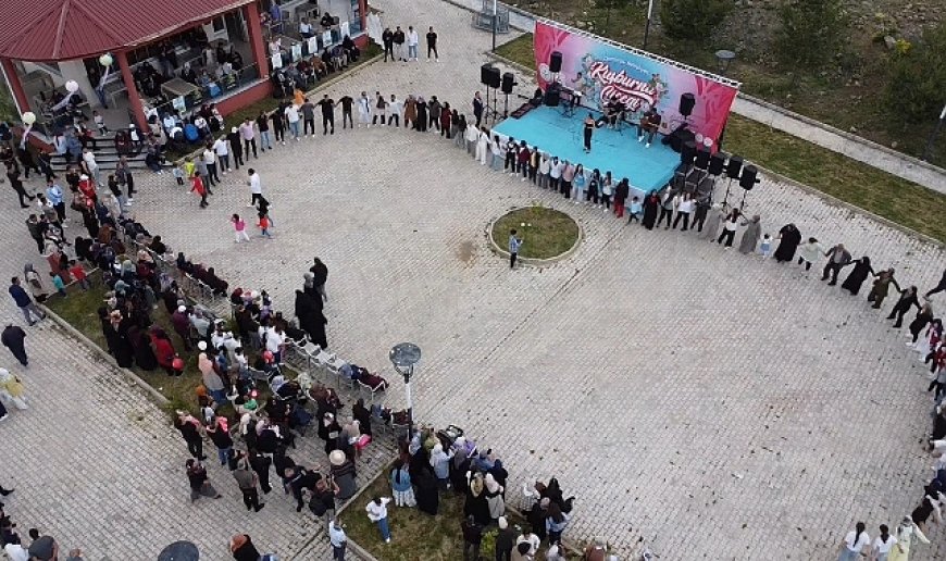 'Kuşburnu Çiçeği Festivali' coşkulu geçti