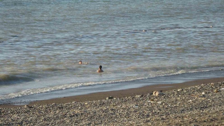 Sel suları ile kirlenen denizde yüzmek enfeksiyon riskini artırıyor
