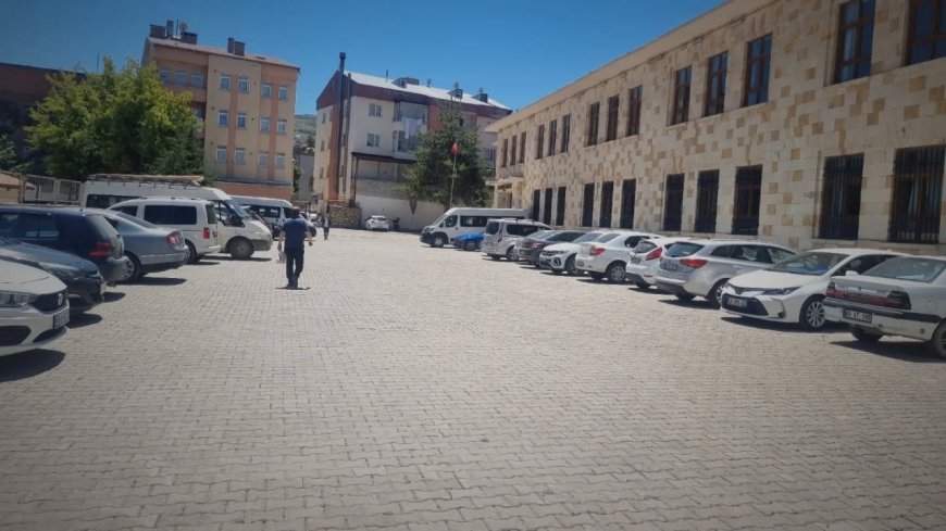 Park çilesine çözüm; Bayburt Lisesi bahçesi!