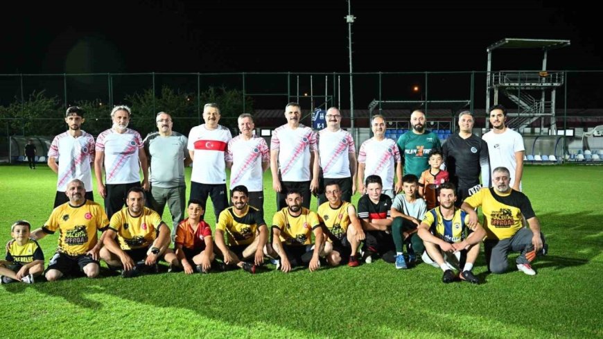 Yeşil sahada renkli buluşma