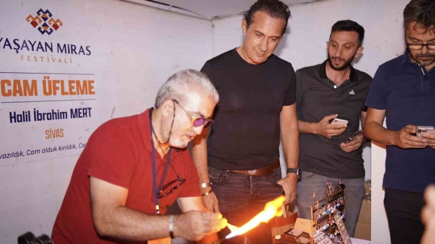 Erzincan’da sahne alan Kıraç, konser öncesi Somut Olmayan Kültürel Miras Taşıyıcılarıyla buluştu