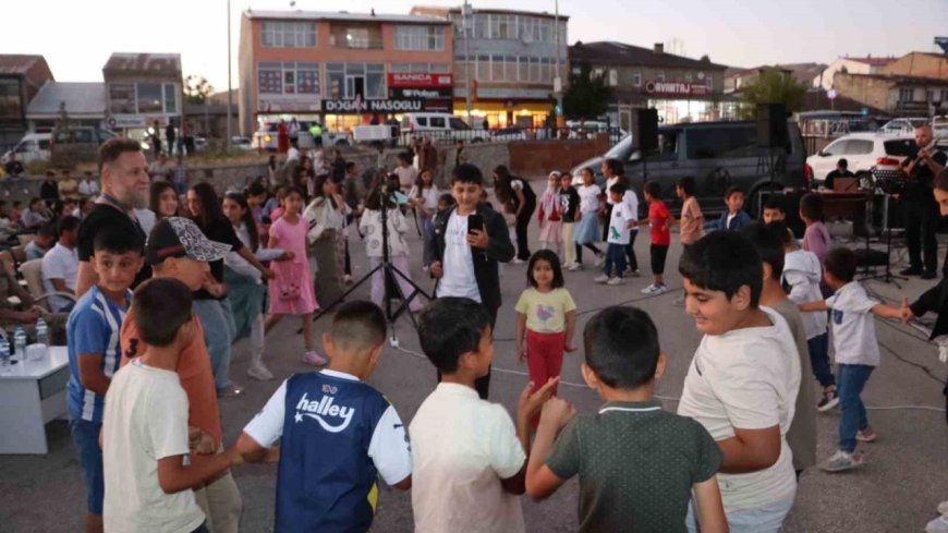 Karayazı’da gezici sinema ve açık hava konseri etkinliği